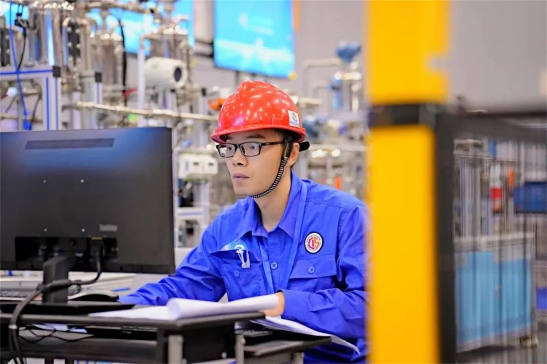 喜报 | 我院教师袁蒙勇夺全国行业职业技能竞赛仪器仪表专业二等奖